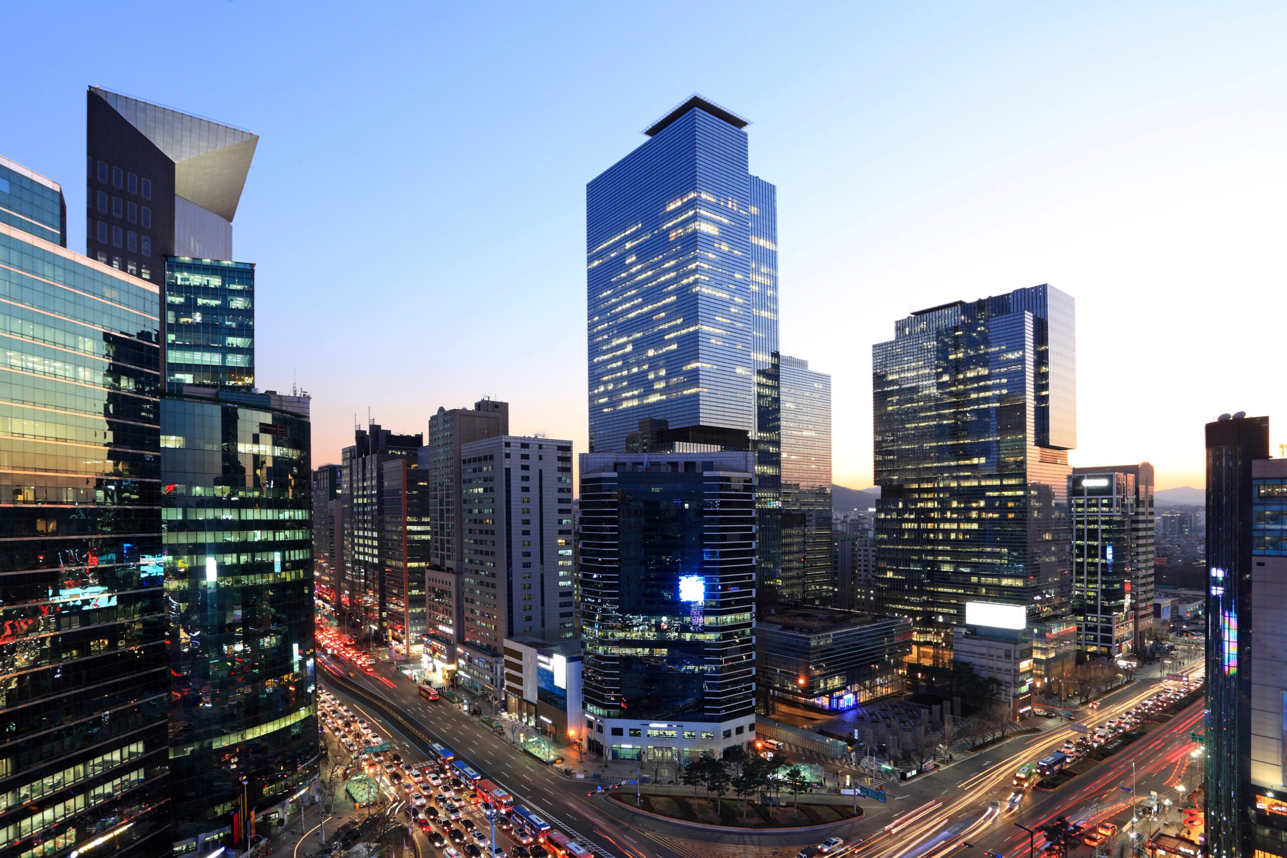 Read more about the article 부동산상식: 재정확장과 규제환경이 흔드는 한국 상업용 부동산 시장